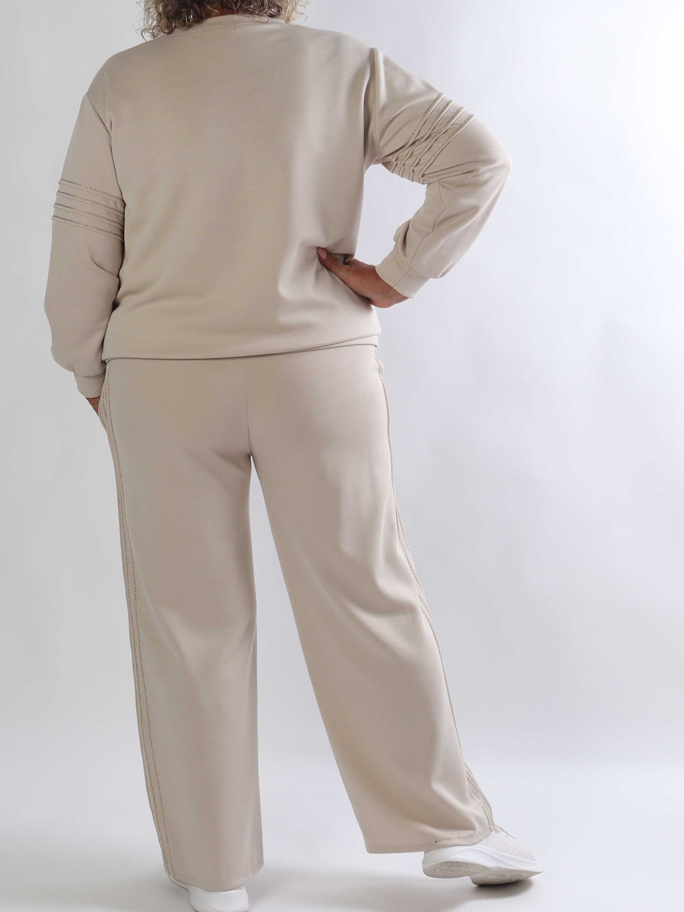 Dream - Blødeste plus size joggingsæt i viskose med elegante gulddetaljer